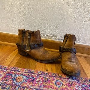 Size 9 Freebird by Steven booties